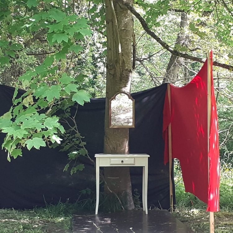 2023-autel-foret-drapeaux