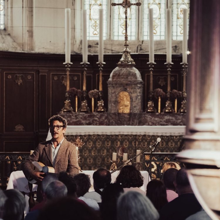 2026-eglise-ceremonie-lumiere